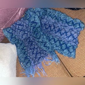 Gorgeous scarf perfect for fall/winter